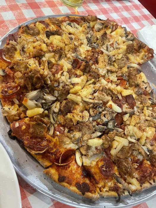 Minelli's Pizza Picture 4