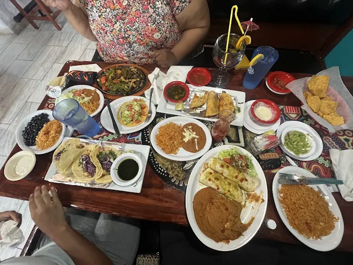 Tacos El Mitote Picture 7