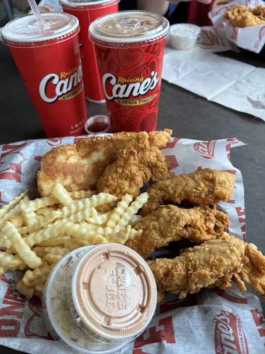 Raising Cane's Chicken Fingers Picture 6