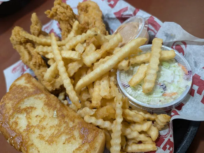 Raising Cane's Chicken Fingers Picture 1