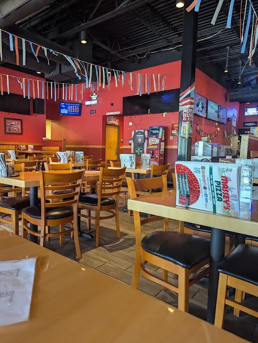 Massey's Pizza Sports Bar & Wings Picture 4