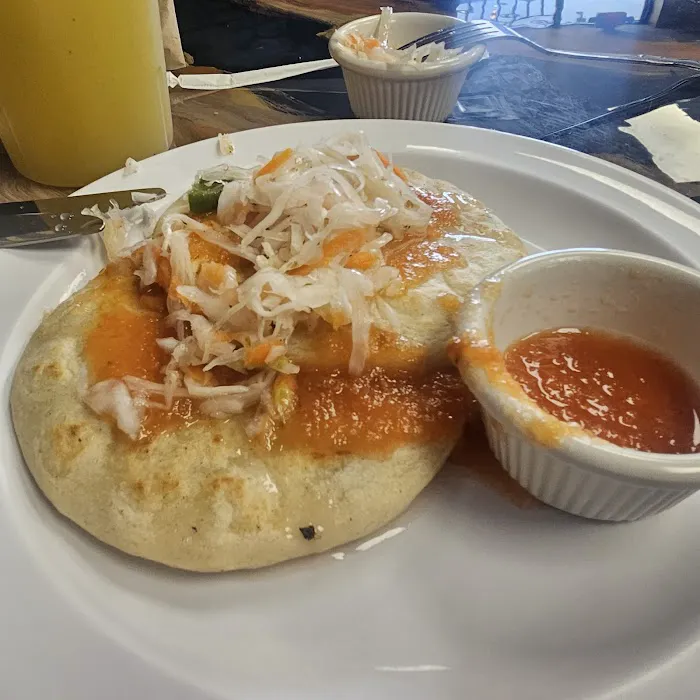 EL PULGARCITO Salvadoran Latin Restaurant Picture 2