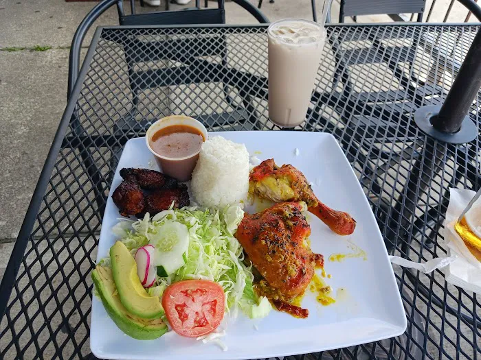 EL PULGARCITO Salvadoran Latin Restaurant Picture 9