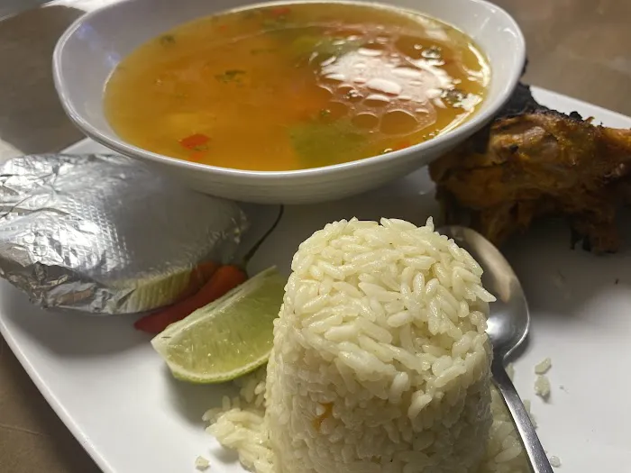 EL PULGARCITO Salvadoran Latin Restaurant Picture 5