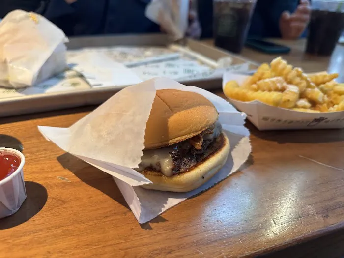 Shake Shack Easton Town Center Picture 3