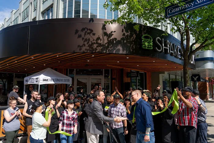 Shake Shack Easton Town Center Picture 7