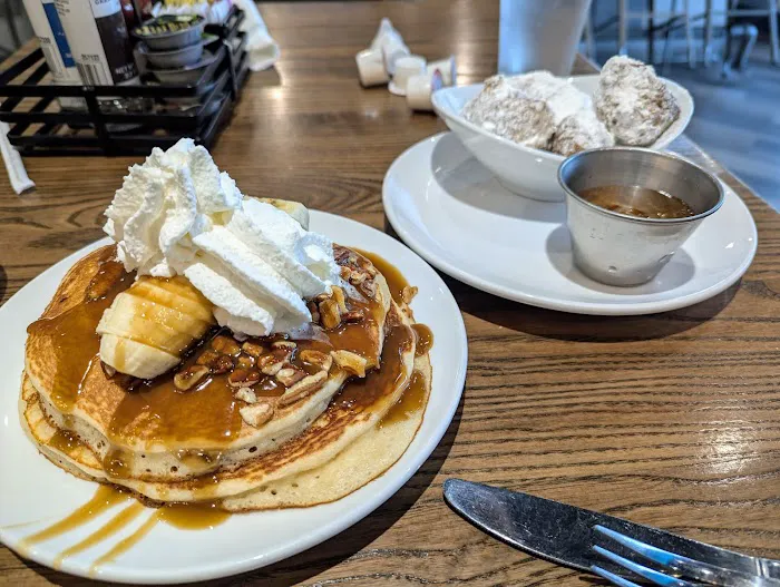 Another Broken Egg Cafe Picture 6