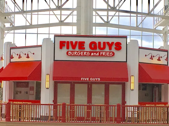 Five Guys Picture 1