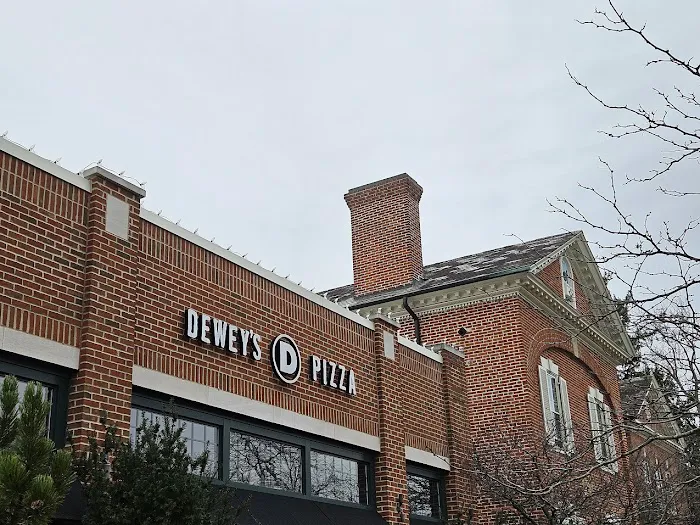 Dewey's Pizza - Worthington Picture 3