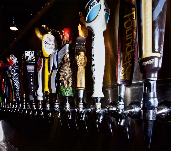 Nasty's Sports Bar & Restaurant Picture 8