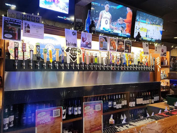 Lucky's Grille & Sports Pub Picture 8
