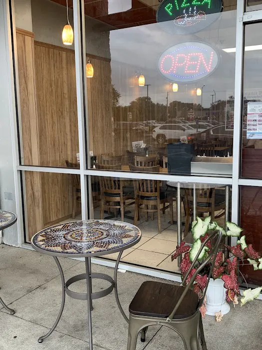Halwani's Pizza & Stromboli - Hilliard Location Picture 3