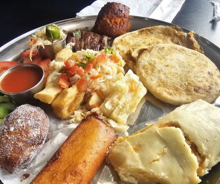 Montecristo salvadorean grill y bar