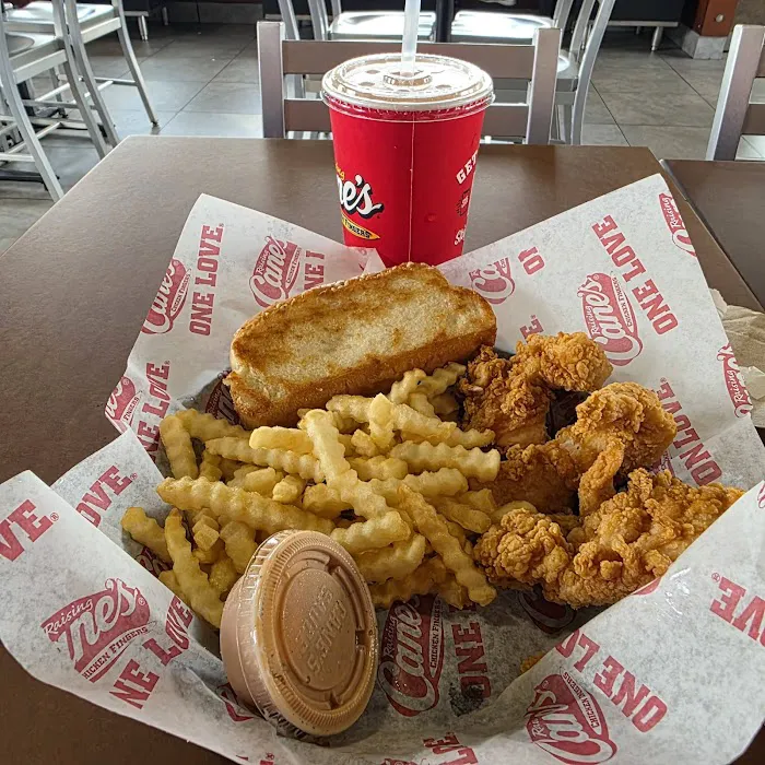 Raising Cane's Chicken Fingers Picture 4