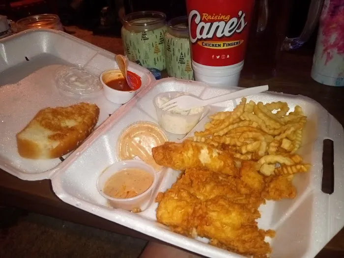 Raising Cane's Chicken Fingers Picture 5