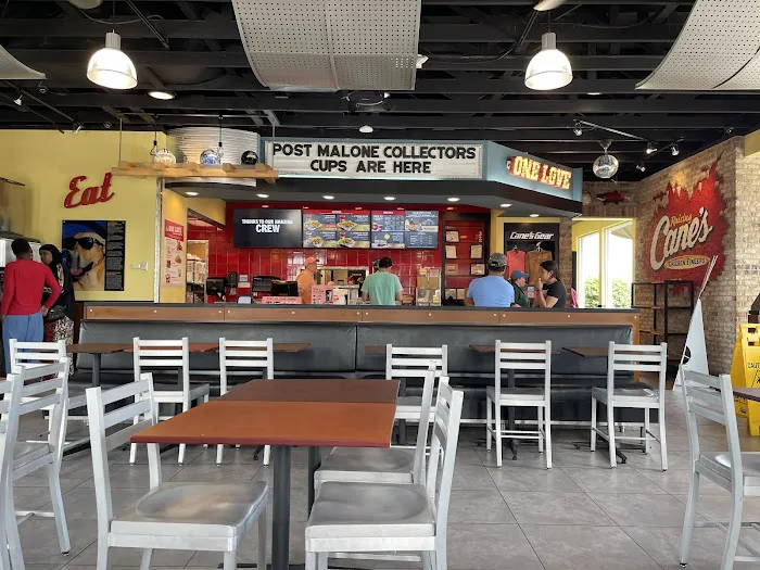 Raising Cane's Chicken Fingers Picture 1