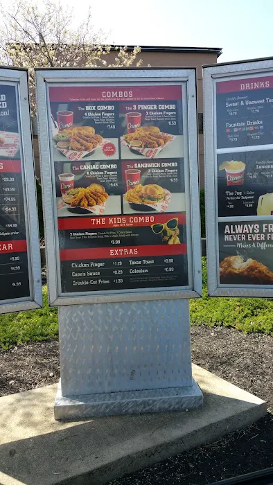 Raising Cane's Chicken Fingers Picture 8