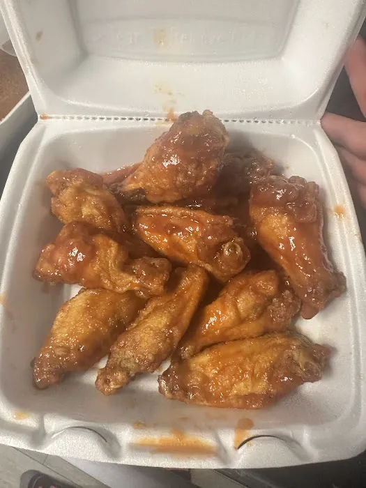 Roadhouse Wings & Grille Picture 4