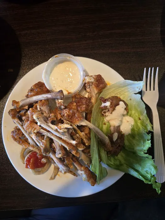 Roadhouse Wings & Grille Picture 1