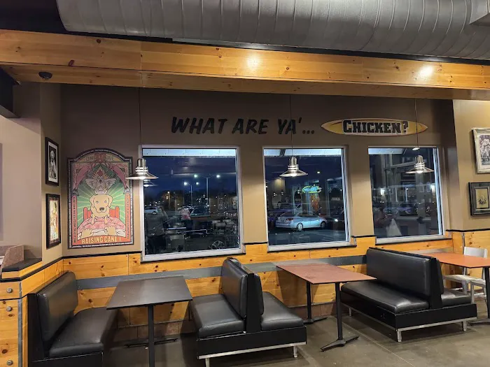Raising Cane's Chicken Fingers Picture 3