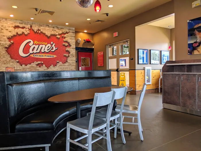 Raising Cane's Chicken Fingers Picture 6