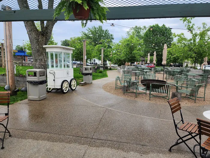 Hillgarten Beer & Wine Garden Picture 1