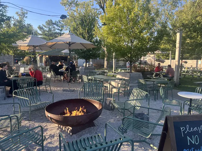 Hillgarten Beer & Wine Garden Picture 4