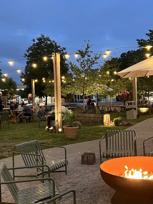 Hillgarten Beer & Wine Garden Picture 8