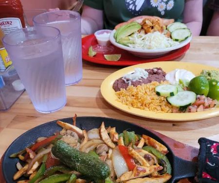 Los Pinos Salvadorean and Mexican Food
