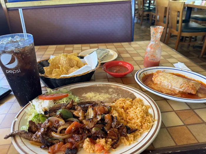 El Acapulco Mexican Restaurant Picture 2