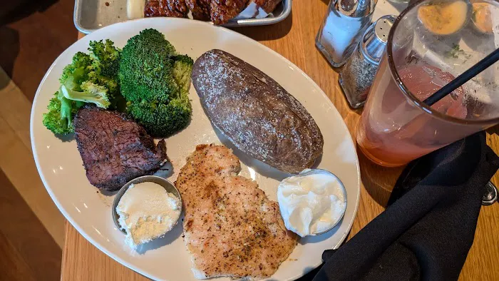 BJ's Restaurant & Brewhouse Picture 2