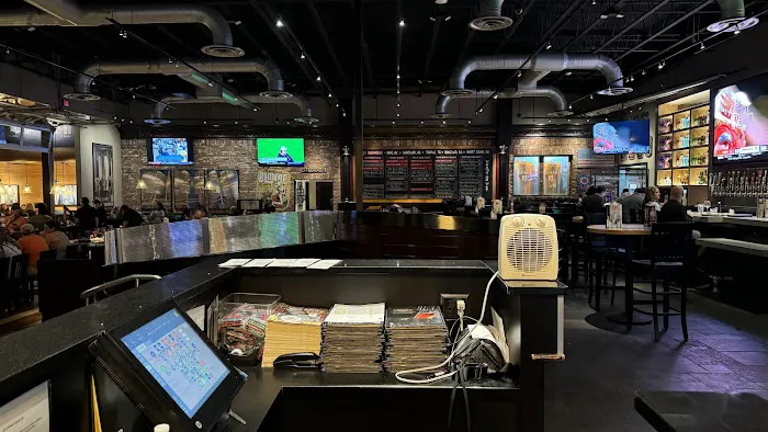 BJ's Restaurant & Brewhouse Picture 3