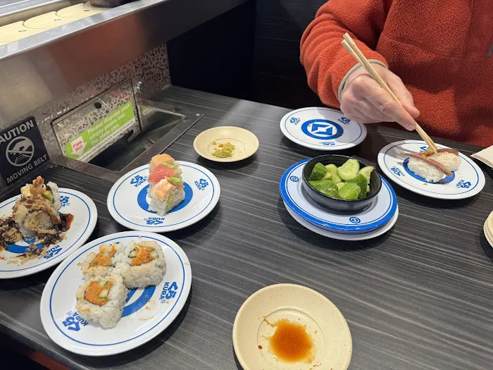 Kura Revolving Sushi Bar Picture 4