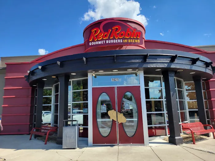 Red Robin Gourmet Burgers and Brews Picture 2
