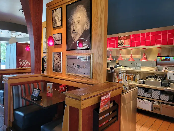 Red Robin Gourmet Burgers and Brews Picture 8