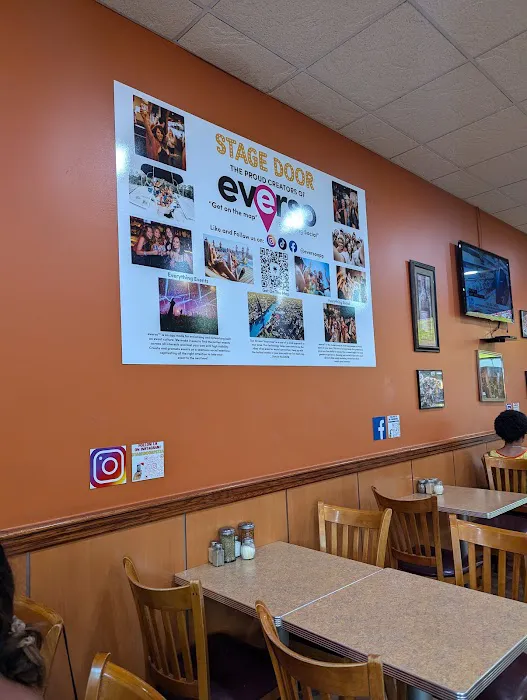 Stage Door Pizzeria Picture 2