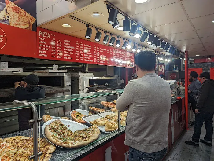 Little Italy Pizza Picture 9