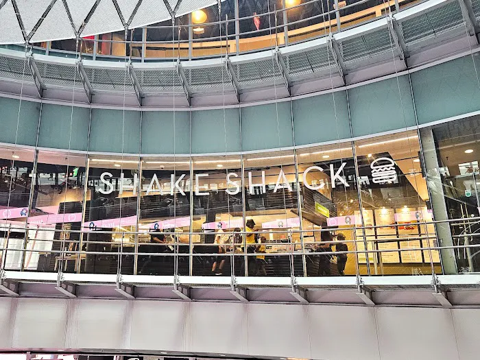 Shake Shack Fulton Transit CTR - Manhattan Picture 2