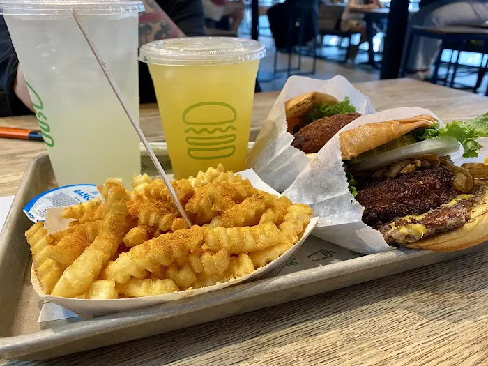 Shake Shack Fulton Transit CTR - Manhattan Picture 8