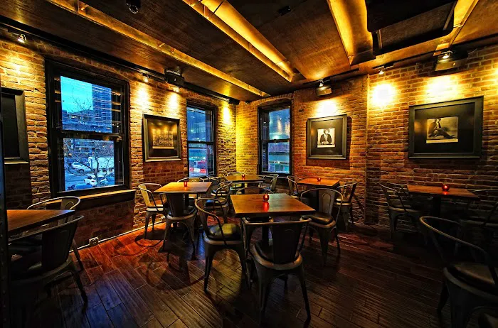 The Hideaway Seaport Picture 9