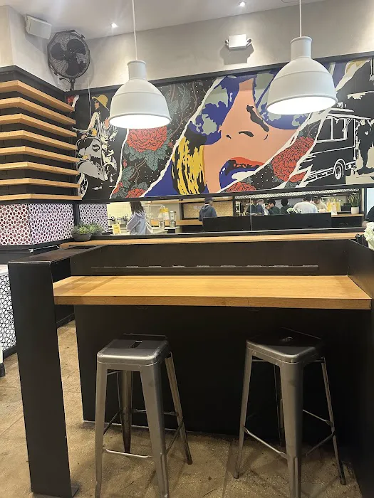 taïm mediterranean kitchen Picture 2