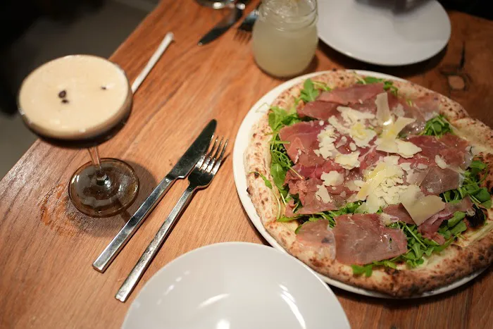 La Pizza & La Pasta Picture 6