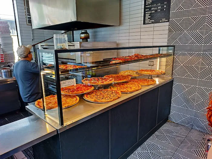 Hank's Pizza Picture 2