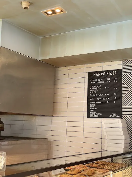 Hank's Pizza Picture 5