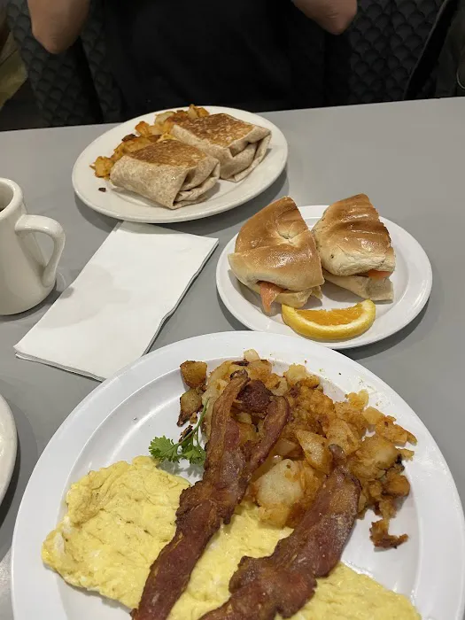 Pearl Diner Picture 6