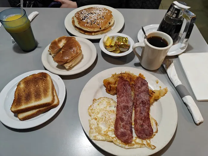 Pearl Diner Picture 10