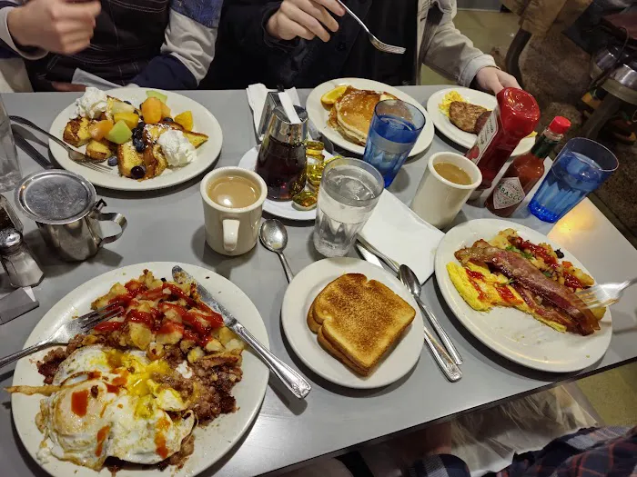 Pearl Diner Picture 4