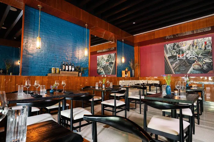 Urban Cove Society and Kitchen Picture 1