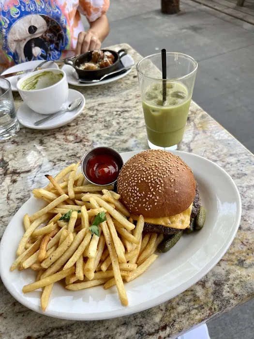 The Paris Café Picture 5