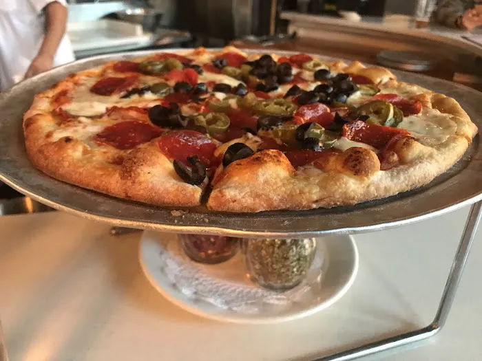 AOA Bar & Grill, 35 Avenue of the Americas Picture 6